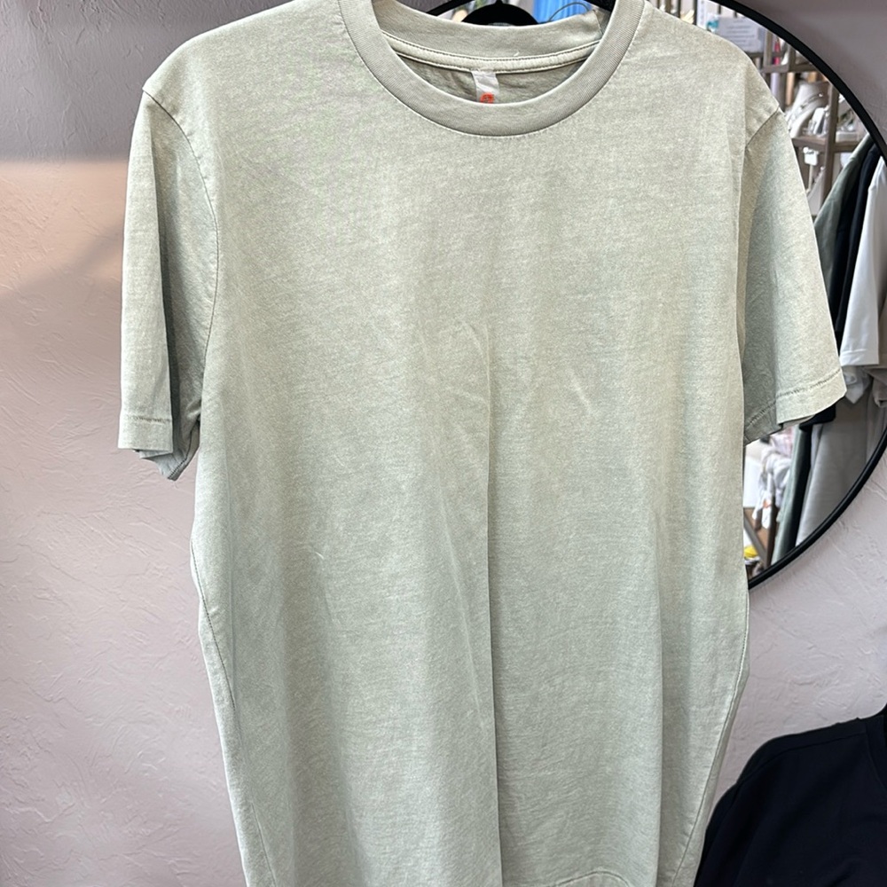 Mono B Men’s essential cotton shirt in color sage size small